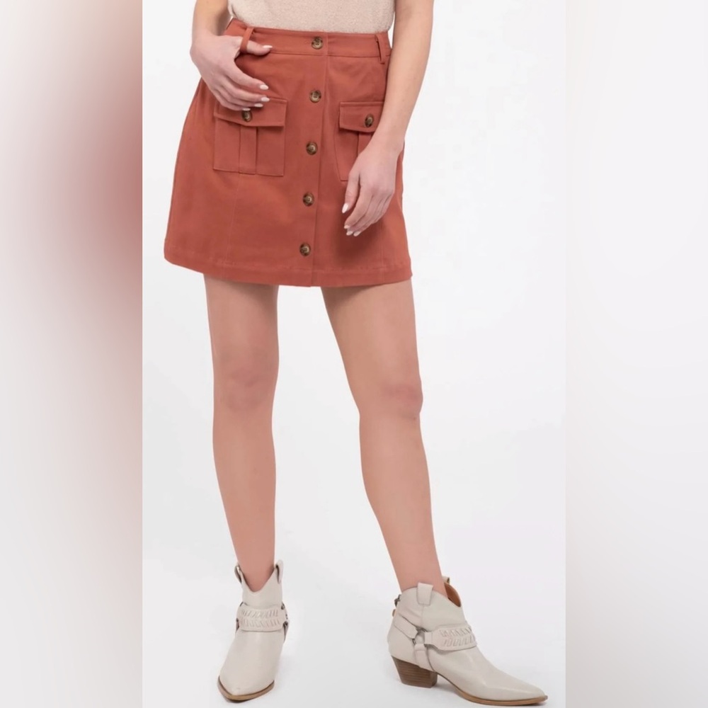 NWOT Women's Button-Front, Flap Pocket Mini Skirt in Terracotta/Rust. Size S. - Picture 3 of 6